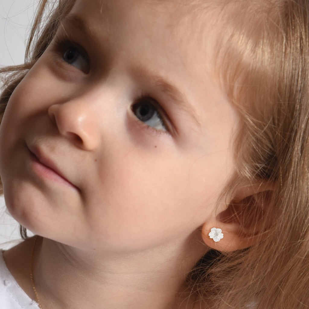 White flower earrings - Baby FitaihiWhite flower earrings